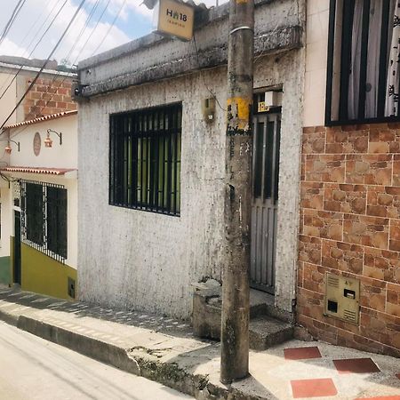 Hostal La 18 Перейра Екстериор снимка