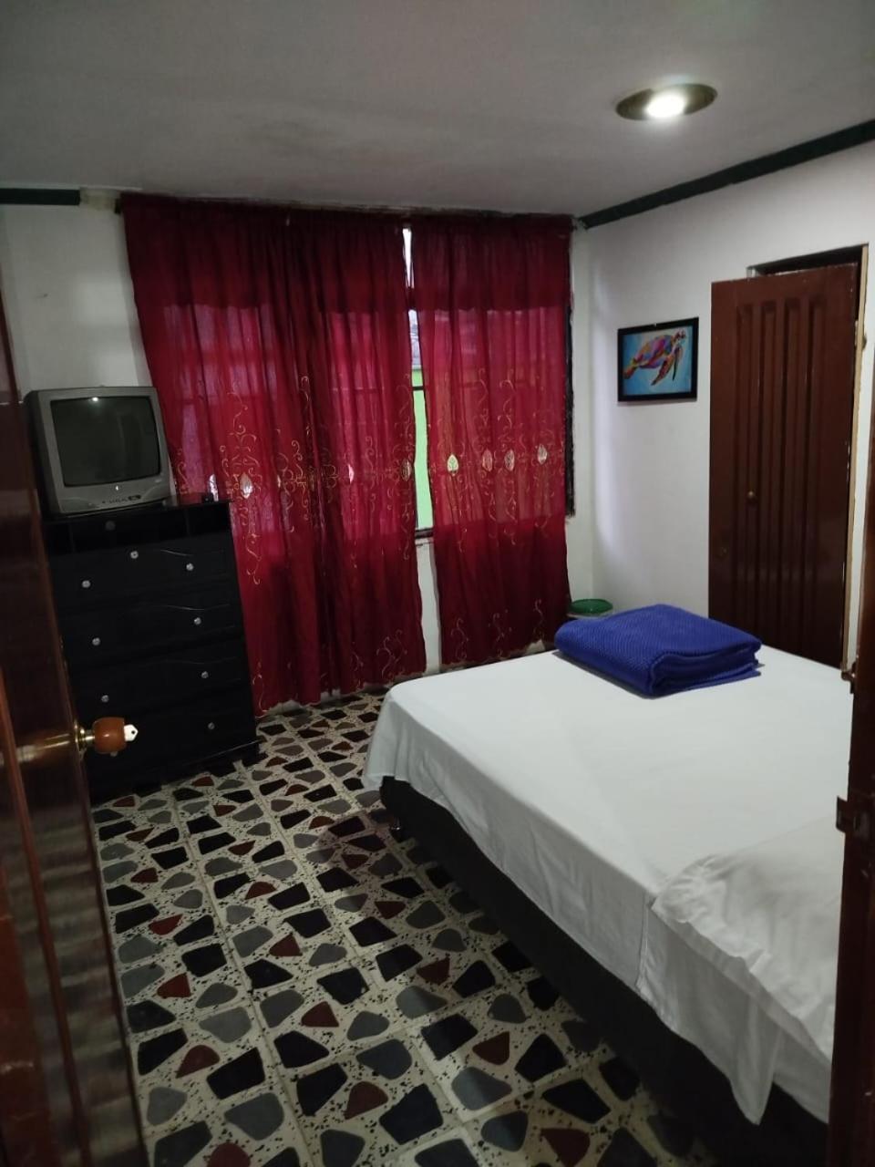 Hostal La 18 Перейра Екстериор снимка